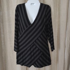 Vince Camuto V Neck Stretch Top, Size M